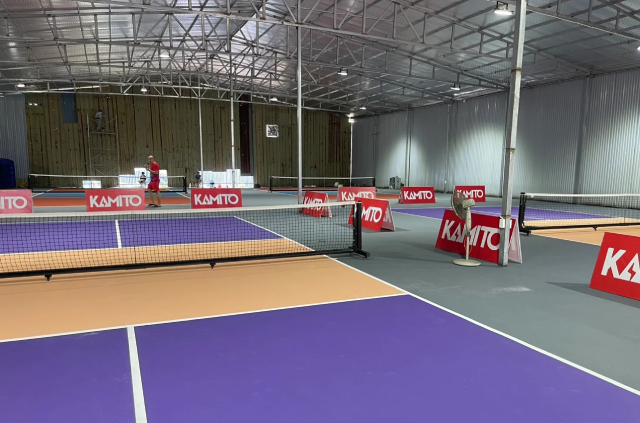 choi-pickleball-trong-nha-2