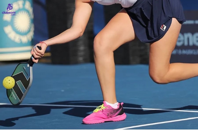 Việc chọn giày chơi pickleball phù hợp vô cùng quan trọng