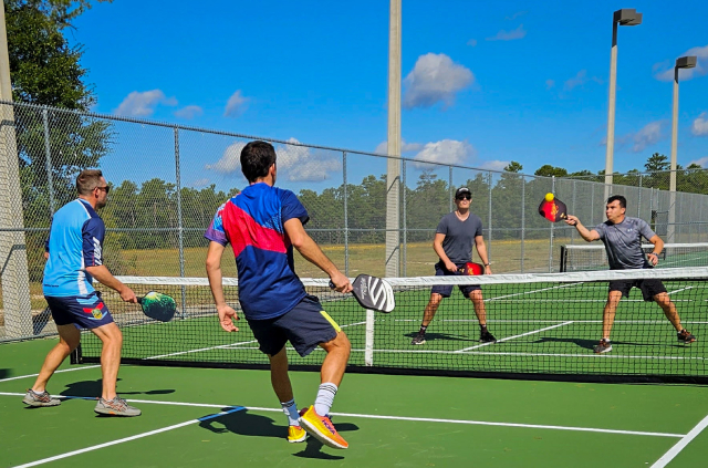 hoc-choi-pickleball-o-ha-noi
